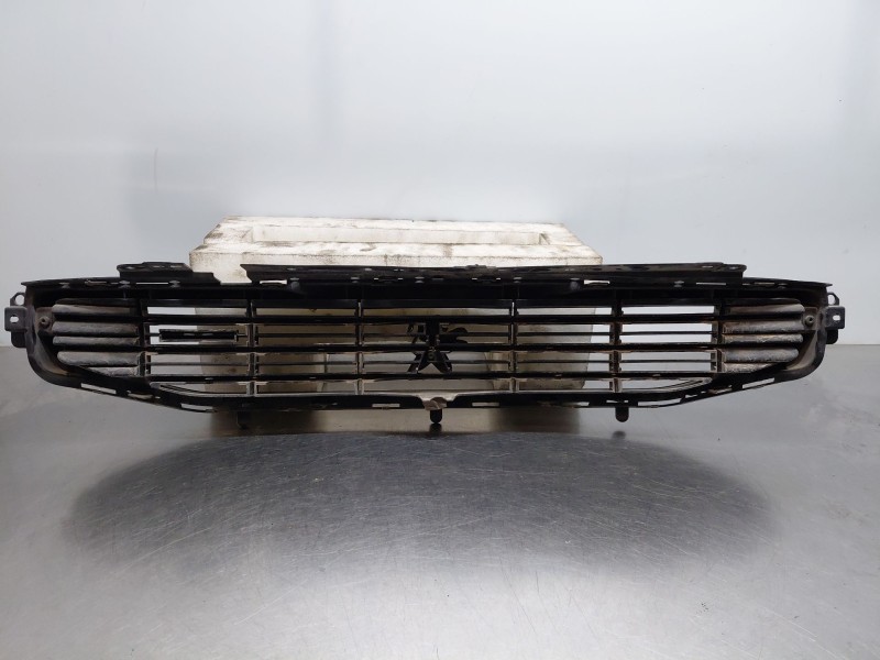 Recambio de rejilla delantera para peugeot 508 active referencia OEM IAM   