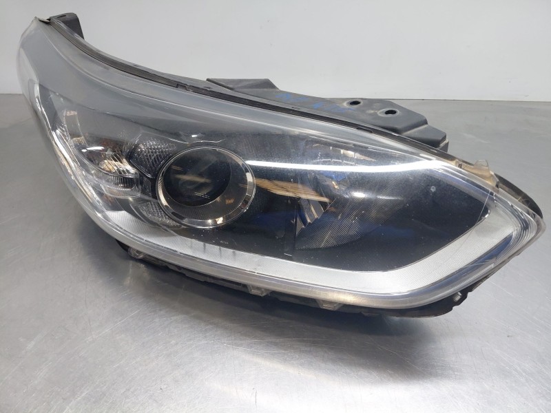 Recambio de faro derecho para kia ceed sportswagon eco dynamics referencia OEM IAM   