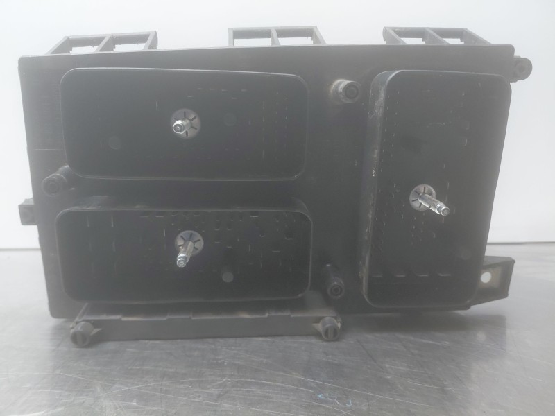 Recambio de caja reles / fusibles para opel zafira / zafira family b (a05) 1.9 cdti (m75) referencia OEM IAM   