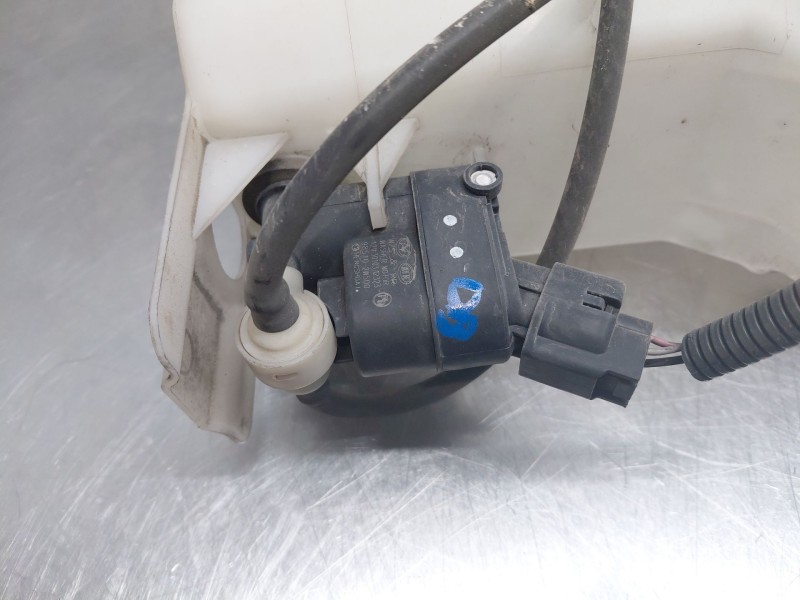 Recambio de deposito limpia para kia ceed sportswagon hybrid referencia OEM IAM   
