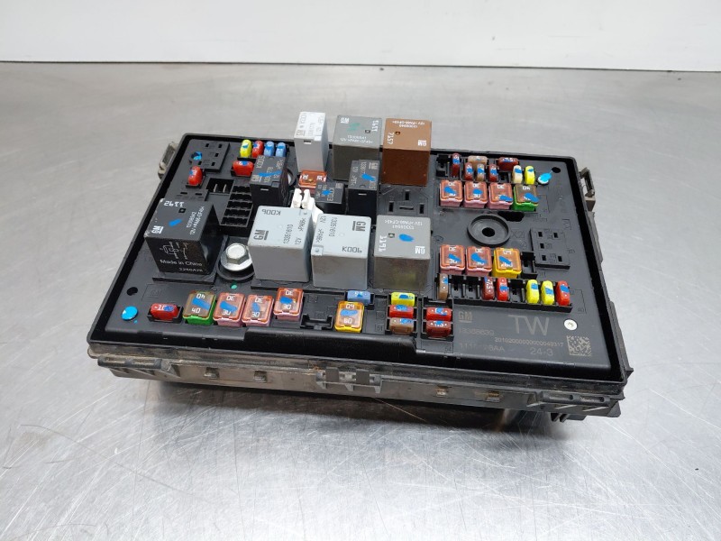 Recambio de caja reles / fusibles para opel astra j (p10) 1.4 turbo (68) referencia OEM IAM   