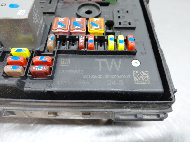 Recambio de caja reles / fusibles para opel astra j (p10) 1.4 turbo (68) referencia OEM IAM   