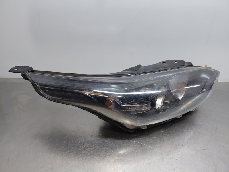 Recambio de faro derecho para kia ceed sportswagon eco dynamics referencia OEM IAM   