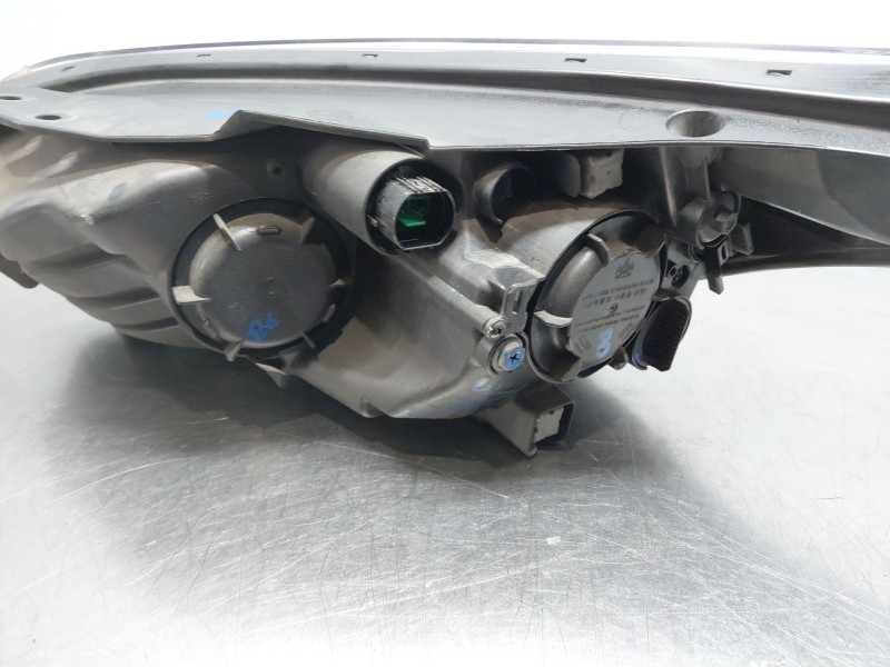 Recambio de faro derecho para kia ceed sportswagon eco dynamics referencia OEM IAM   