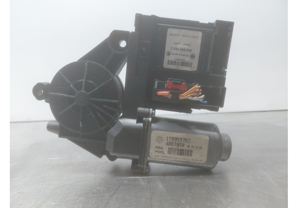 Recambio de motor elevalunas delantero derecho para volkswagen touran (1t1) comfortline referencia OEM IAM   