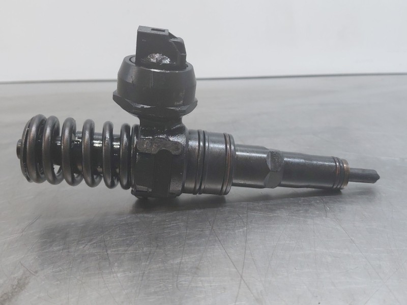 Recambio de inyector para volkswagen golf v (1k1) 1.9 tdi referencia OEM IAM   