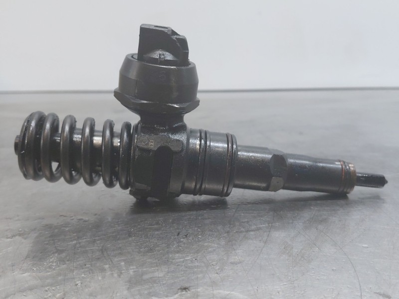 Recambio de inyector para volkswagen golf v (1k1) 1.9 tdi referencia OEM IAM   
