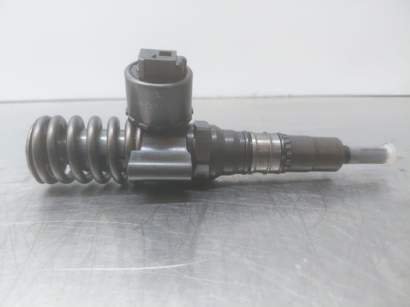 Recambio de inyector para volkswagen golf plus v (5m1, 521) 2.0 tdi referencia OEM IAM   