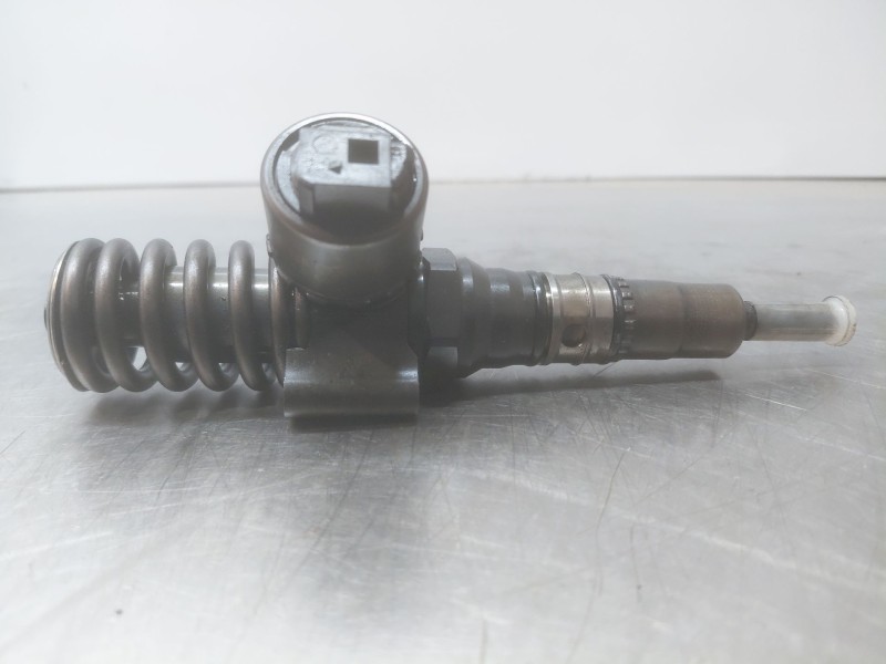 Recambio de inyector para volkswagen golf plus v (5m1, 521) 2.0 tdi referencia OEM IAM   
