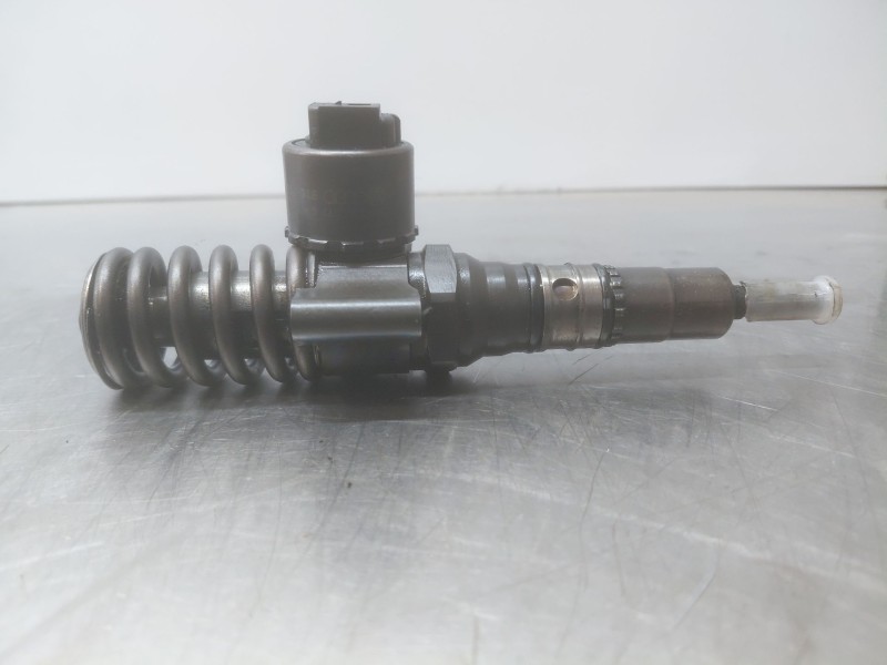 Recambio de inyector para volkswagen golf plus v (5m1, 521) 2.0 tdi referencia OEM IAM   