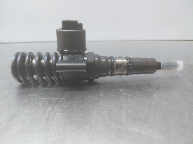 Recambio de inyector para volkswagen touran (1t1) comfortline referencia OEM IAM   