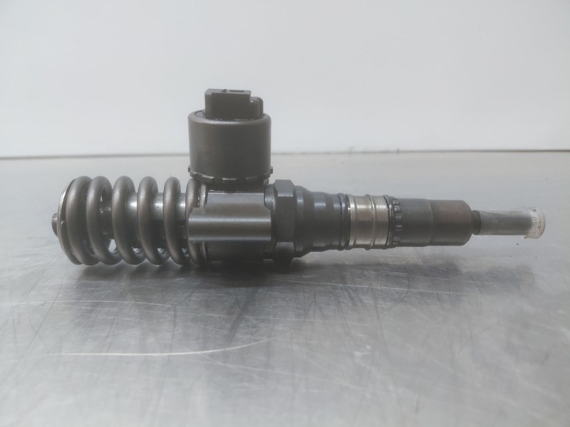 Recambio de inyector para volkswagen golf plus v (5m1, 521) 2.0 tdi referencia OEM IAM   