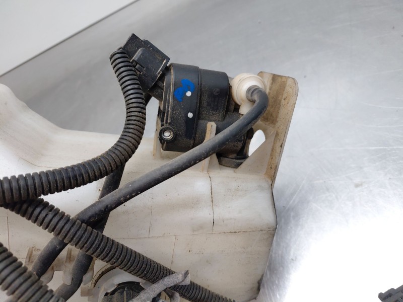 Recambio de deposito limpia para kia ceed sportswagon hybrid referencia OEM IAM 98610J7000  