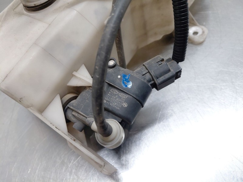 Recambio de deposito limpia para kia ceed sportswagon concept referencia OEM IAM   