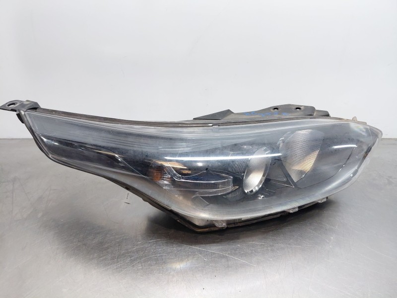 Recambio de faro derecho para kia ceed sportswagon hybrid referencia OEM IAM   