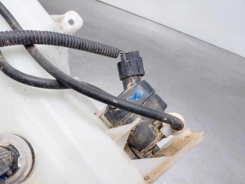 Recambio de deposito limpia para kia ceed drive referencia OEM IAM   