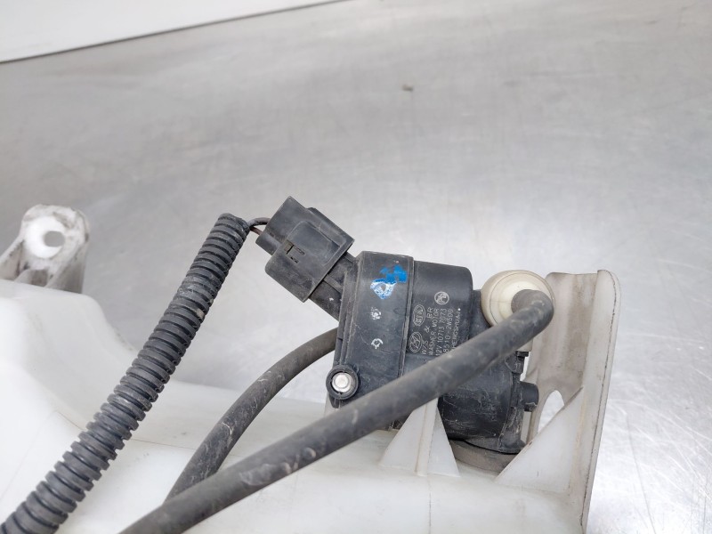 Recambio de deposito limpia para kia ceed sportswagon hybrid referencia OEM IAM   