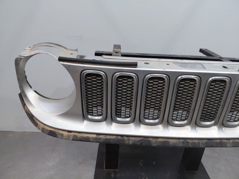 Recambio de rejilla delantera para jeep renegade suv referencia OEM IAM   