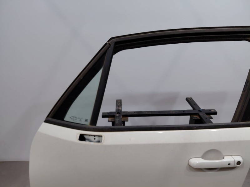 Recambio de puerta delantera izquierda para jeep renegade suv referencia OEM IAM   