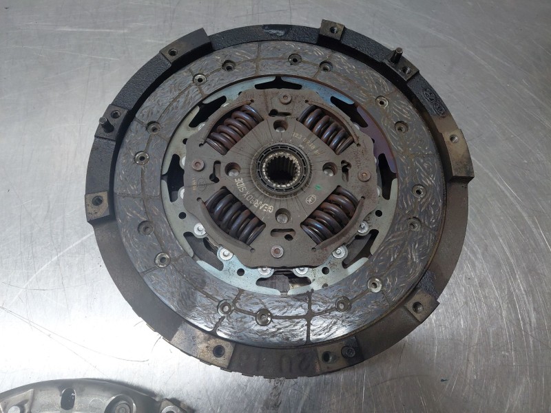 Recambio de volante motor para kia ceed tourer (cd) 1.6 crdi 115 referencia OEM IAM   