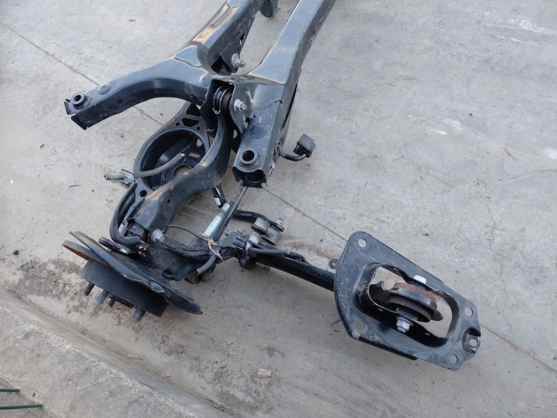 Recambio de puente trasero para toyota corolla touring sports (e21) hybrid referencia OEM IAM   