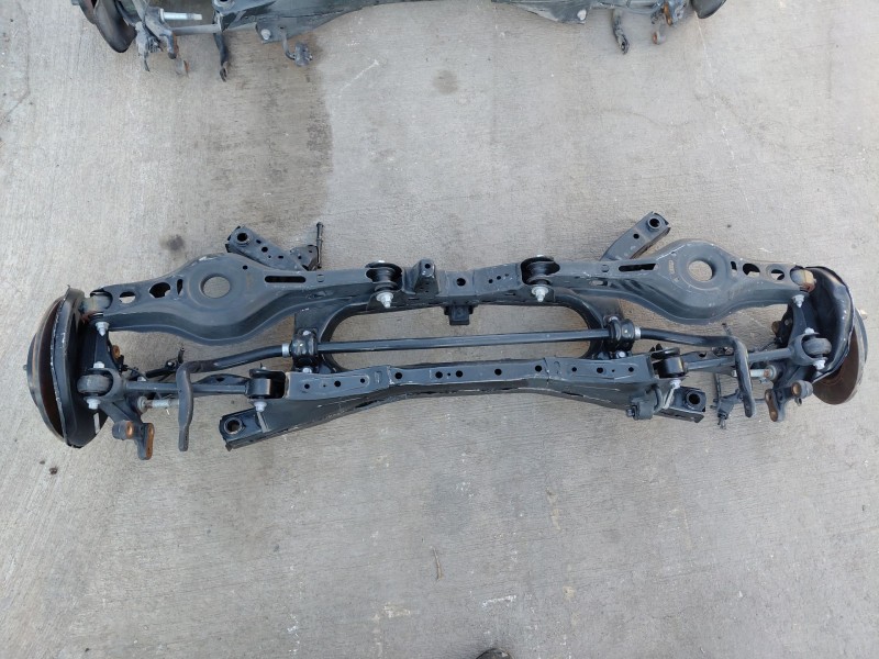 Recambio de puente trasero para toyota c-hr hybrid referencia OEM IAM   