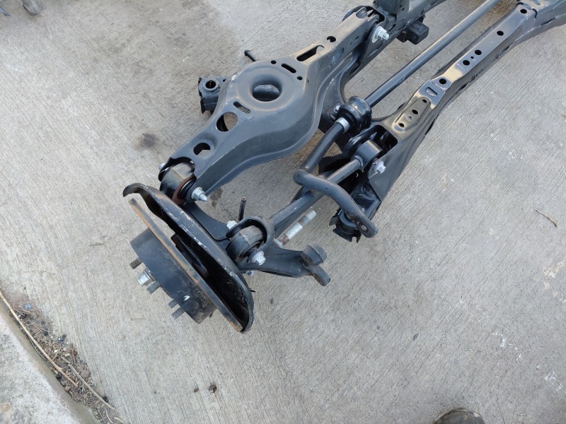 Recambio de puente trasero para toyota c-hr hybrid referencia OEM IAM   