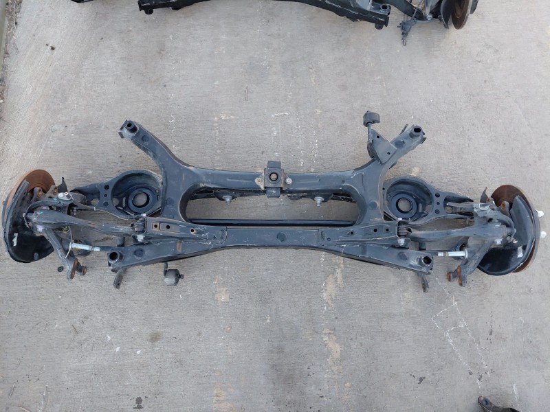 Recambio de puente trasero para toyota c-hr hybrid referencia OEM IAM   