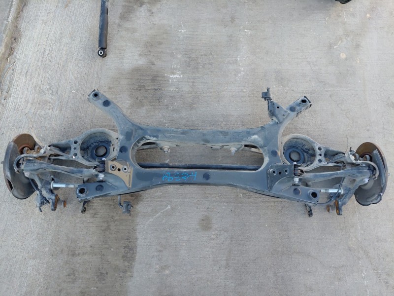 Recambio de puente trasero para toyota corolla (e21) hybrid referencia OEM IAM   