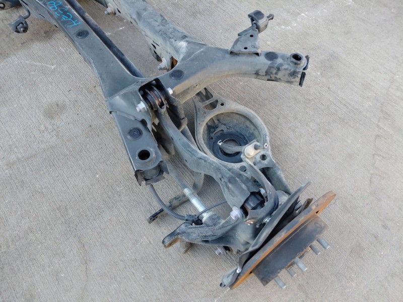 Recambio de puente trasero para toyota corolla (e21) hybrid referencia OEM IAM   