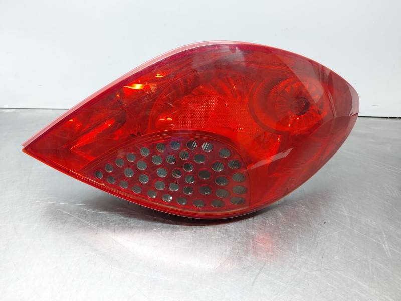 Recambio de piloto trasero derecho para peugeot 207 urban referencia OEM IAM   