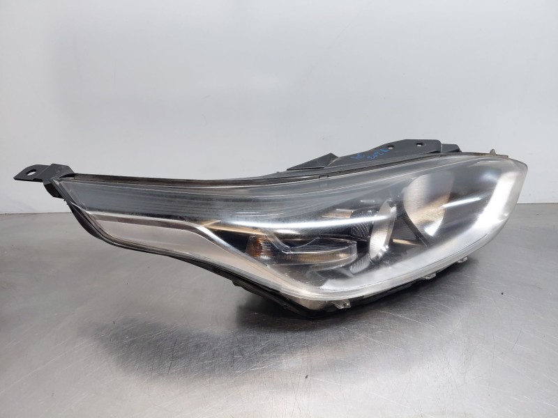 Recambio de faro derecho para kia ceed tourer (cd) 1.6 crdi 115 referencia OEM IAM 92102J7050  