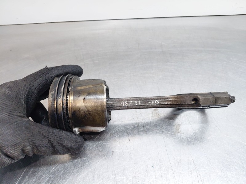 Recambio de biela para kia ceed sportswagon hybrid referencia OEM IAM 235102U000  