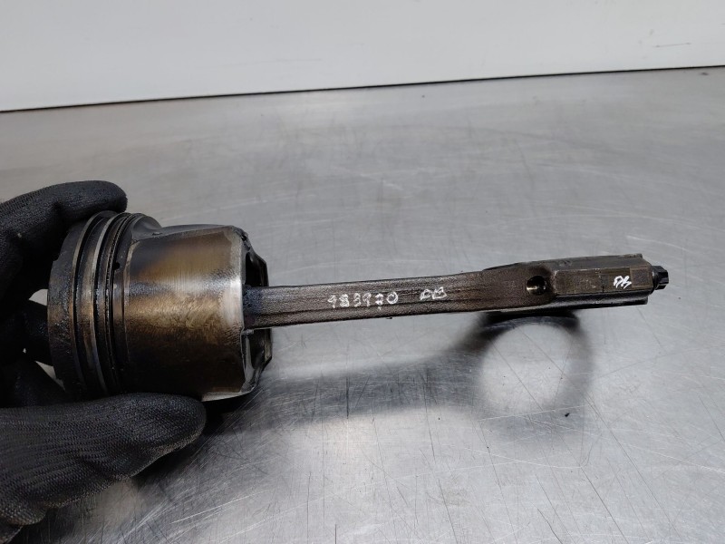 Recambio de biela para kia ceed sportswagon hybrid referencia OEM IAM 235102U000  