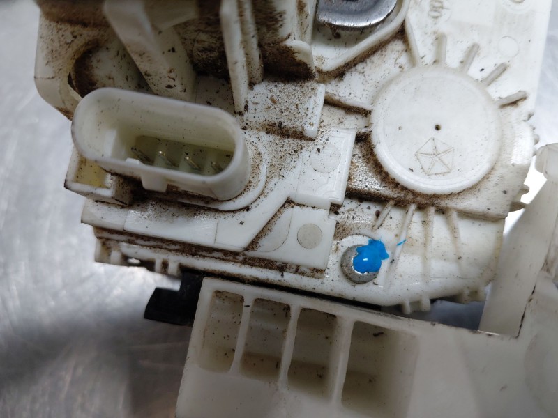 Recambio de cerradura puerta trasera derecha para jeep renegade suv referencia OEM IAM   