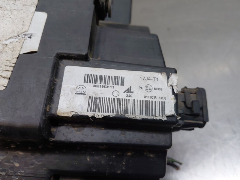 Recambio de faro izquierdo para jeep renegade suv referencia OEM IAM   