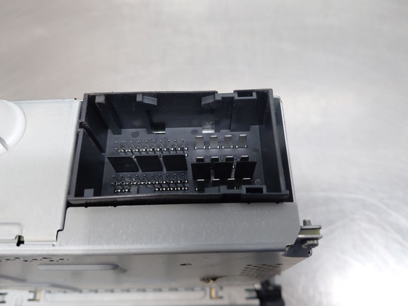 Recambio de sistema audio / radio cd para jeep renegade suv referencia OEM IAM   