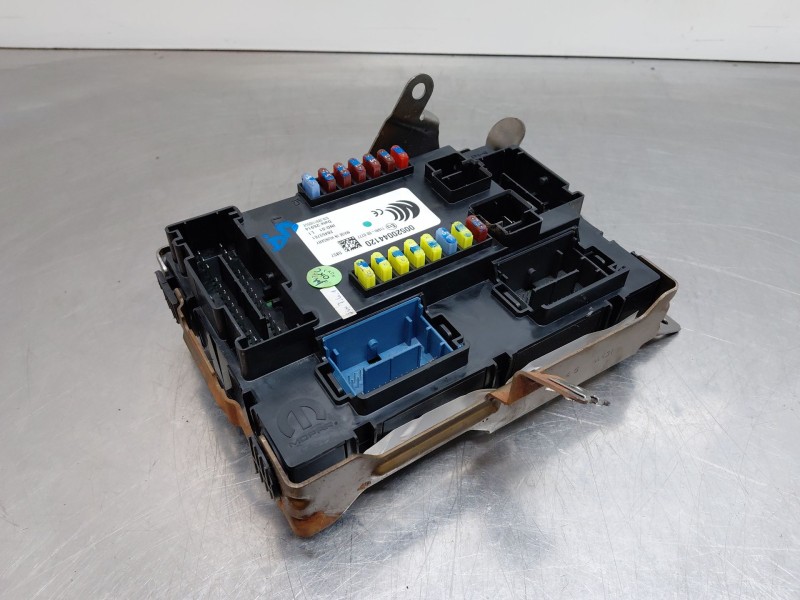 Recambio de caja reles / fusibles para jeep renegade suv referencia OEM IAM   