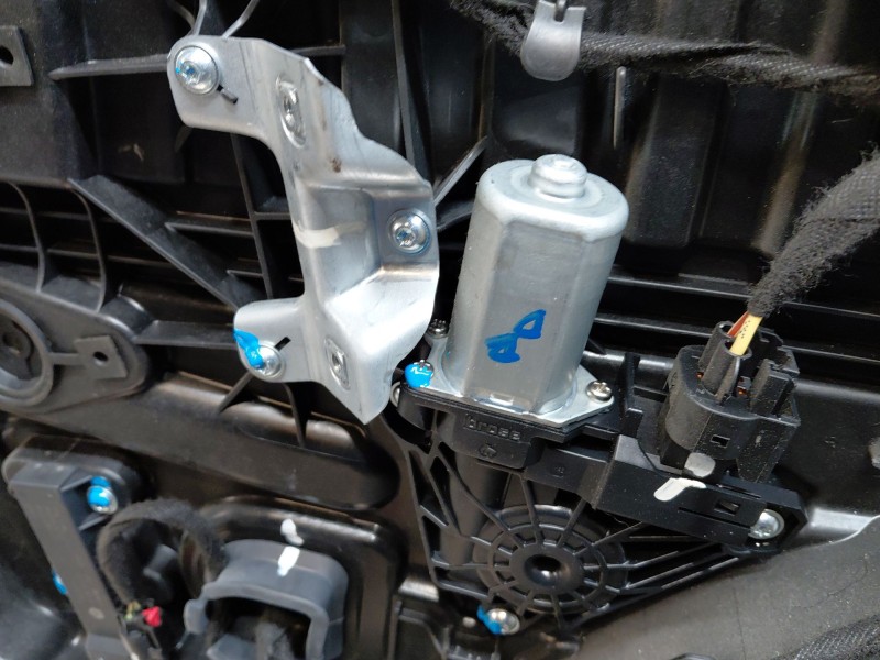 Recambio de elevalunas trasero derecho para jeep renegade suv referencia OEM IAM   