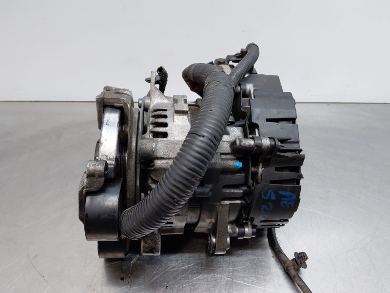 Recambio de alternador para kia ceed sportswagon hybrid referencia OEM IAM 363002U100  