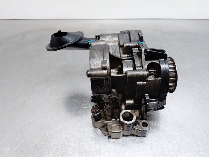 Recambio de bomba aceite para kia ceed sportswagon hybrid referencia OEM IAM 261002U001  