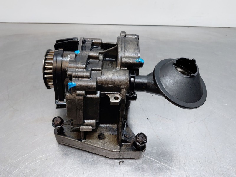 Recambio de bomba aceite para kia ceed sportswagon hybrid referencia OEM IAM 261002U001  