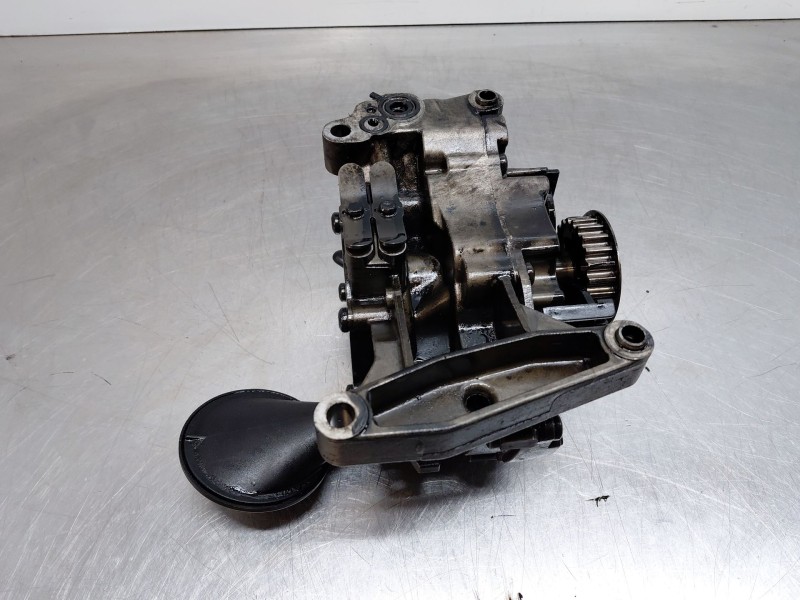 Recambio de bomba aceite para kia ceed sportswagon hybrid referencia OEM IAM 261002U001  