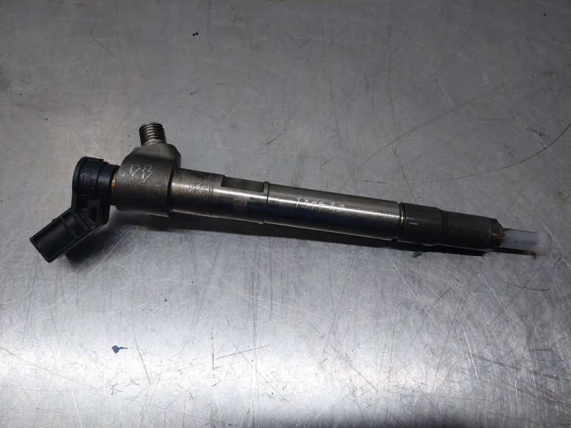 Recambio de inyector para kia ceed sportswagon hybrid referencia OEM IAM 338002u000  