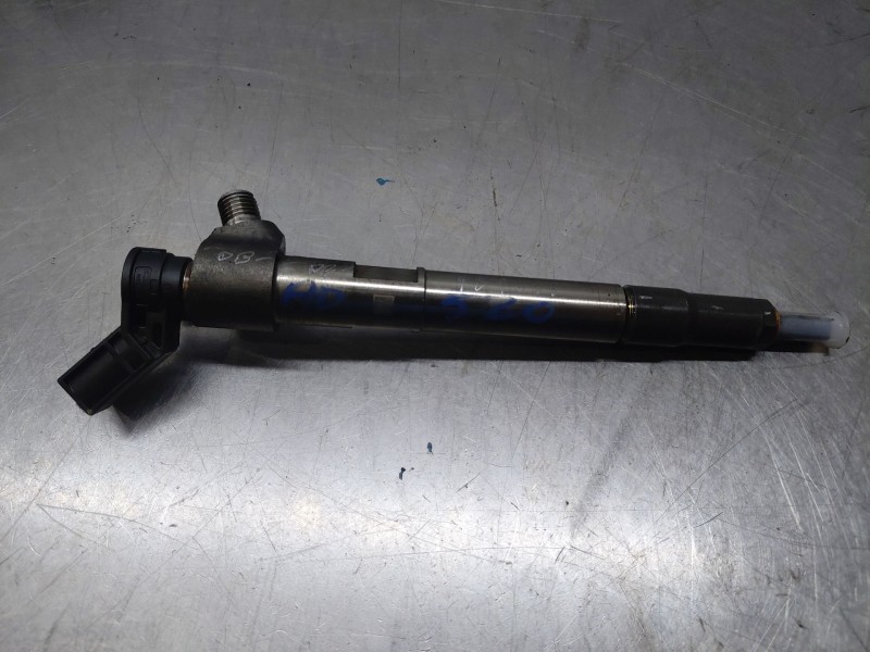 Recambio de inyector para kia ceed sportswagon hybrid referencia OEM IAM 338002u000  