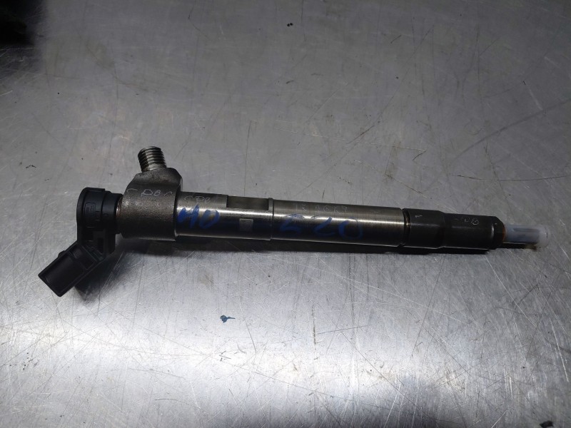 Recambio de inyector para kia ceed sportswagon hybrid referencia OEM IAM 338002u000  