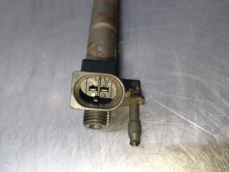 Recambio de inyector para bmw serie 3 berlina (e90) 320d referencia OEM IAM   