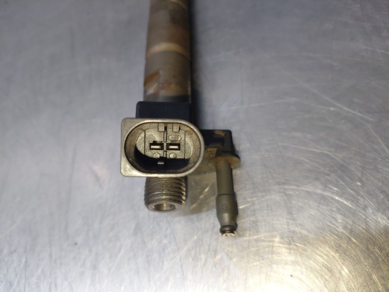 Recambio de inyector para bmw serie 3 berlina (e90) 320d referencia OEM IAM   