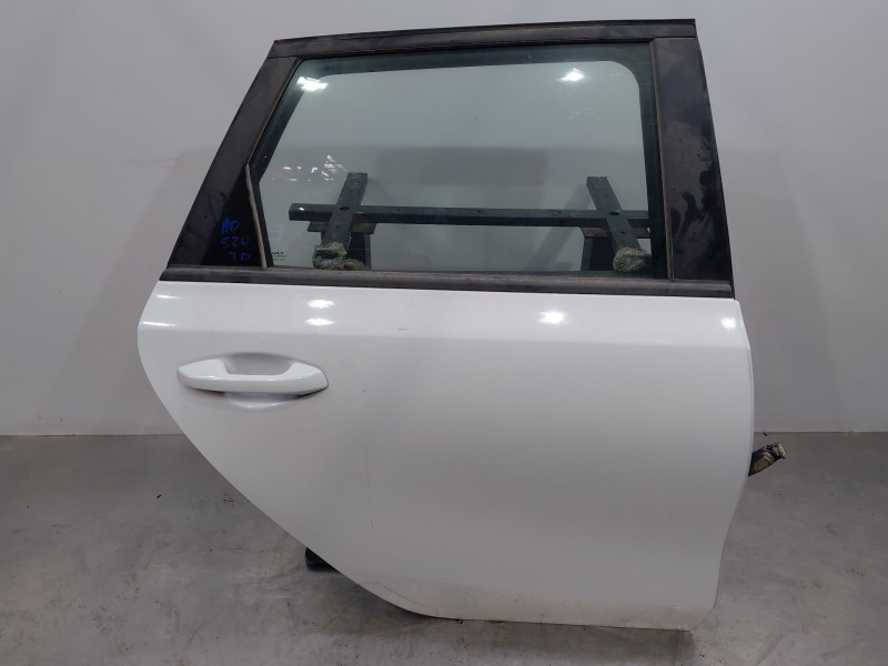 Recambio de puerta trasera derecha para kia ceed sportswagon hybrid referencia OEM IAM 77004J7200  