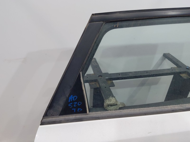 Recambio de puerta trasera derecha para kia ceed sportswagon hybrid referencia OEM IAM 77004J7200  